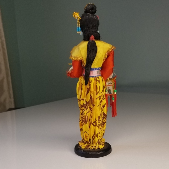 Vintage souvenir Chinese geisha doll - Picture 4 of 9